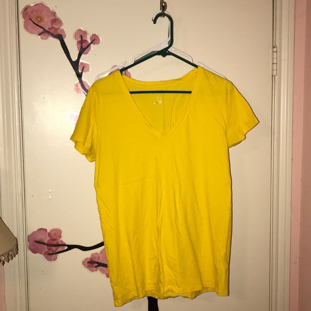 yellow v-neck 🦋